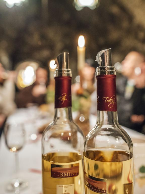 Tokaj & Co ochutnávka v tufovej pivnici