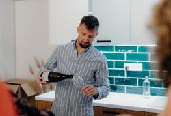 Putovanie za vínom z pivnice do pivnice Vinosady 2024, vinár
